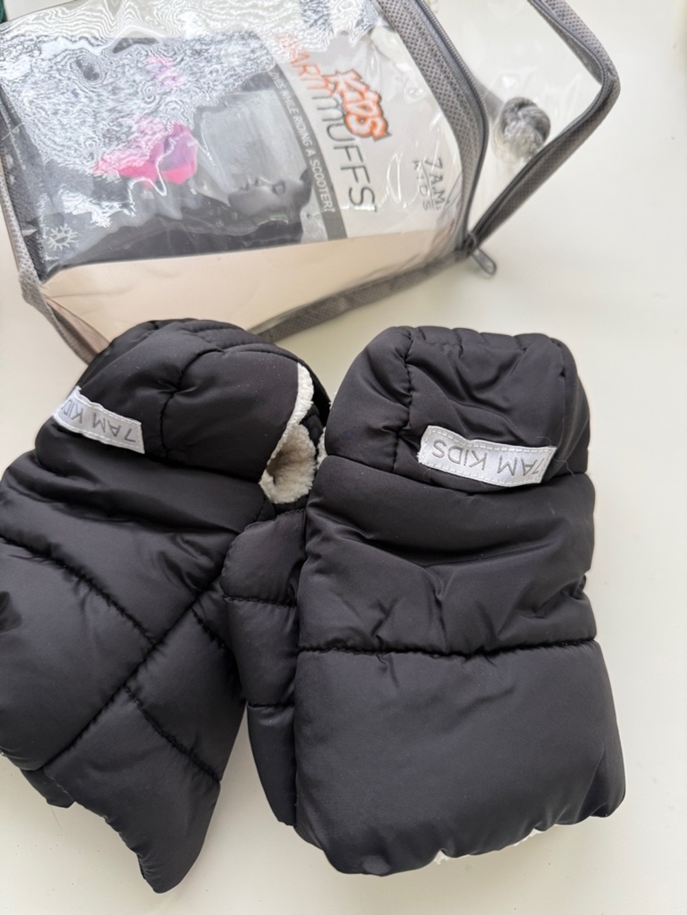 ZAM KIDS Black Puffer Mittens
